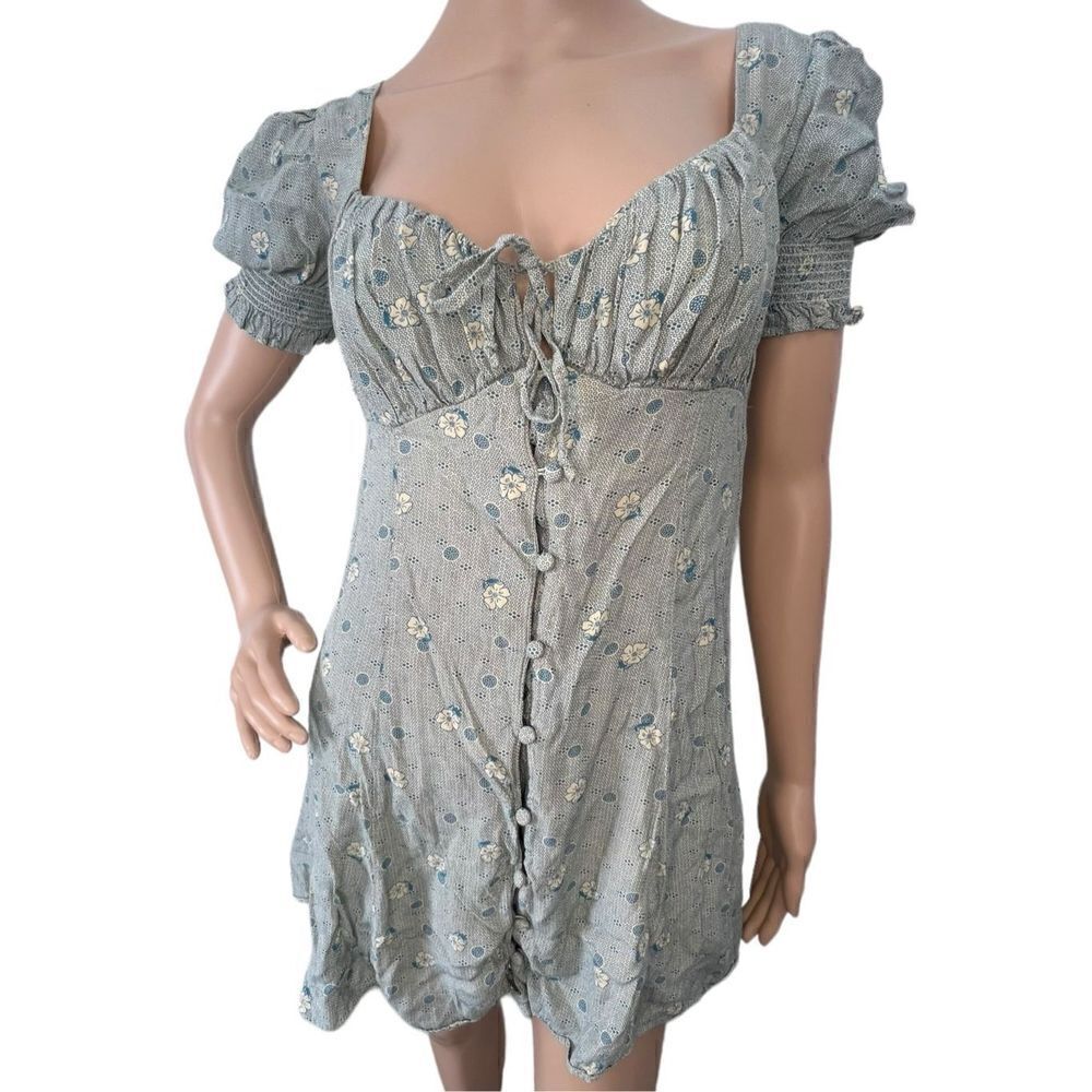 Urban Outfitters Floral Patterned Sweetheart Button Up Flowy Blouse